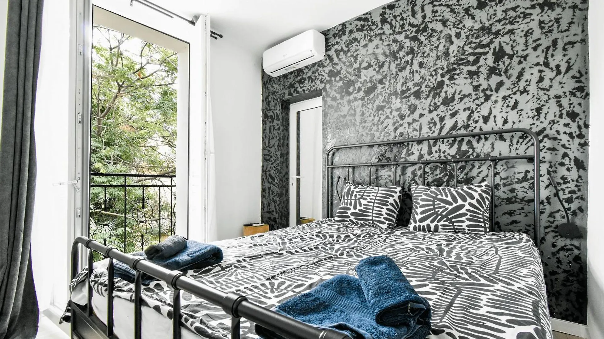 アパート 2 Private Suits - Art, Location, Quiet, Balconies ソフィア