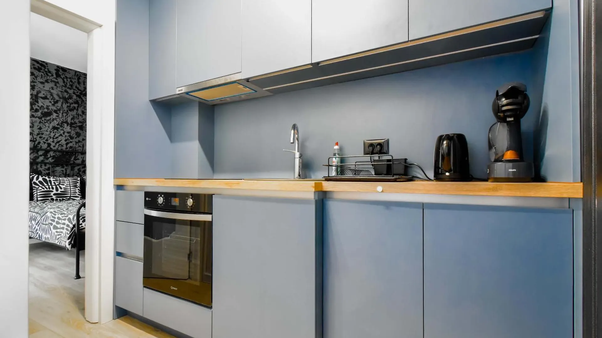 2 Private Suits - Art, Location, Quiet, Balconies Szófia Apartman